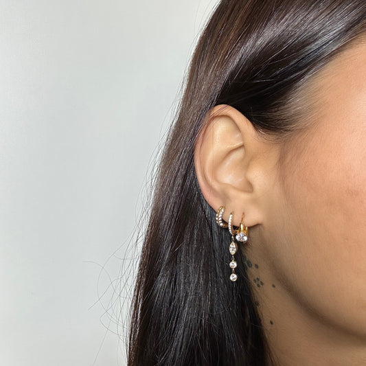 Boucles d’oreilles Néphora dorées en acier inoxydable compo – pendantes avec pierres scintillantes – Monalya