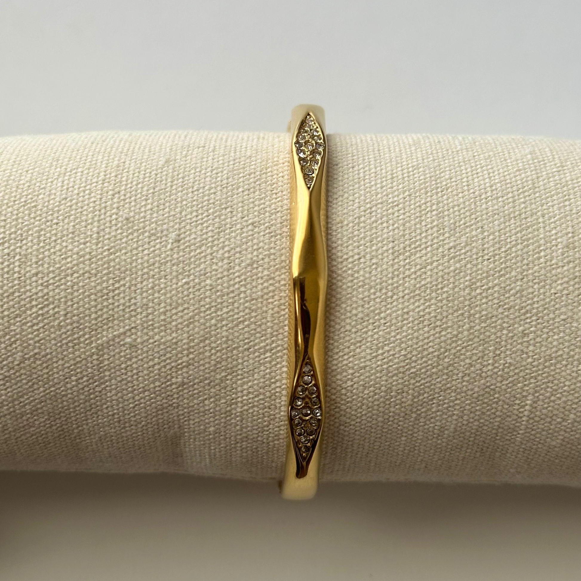 Bracelet Ephyra doré en acier inoxydable serti de zircons – bijou résistant à l’eau – Monalya