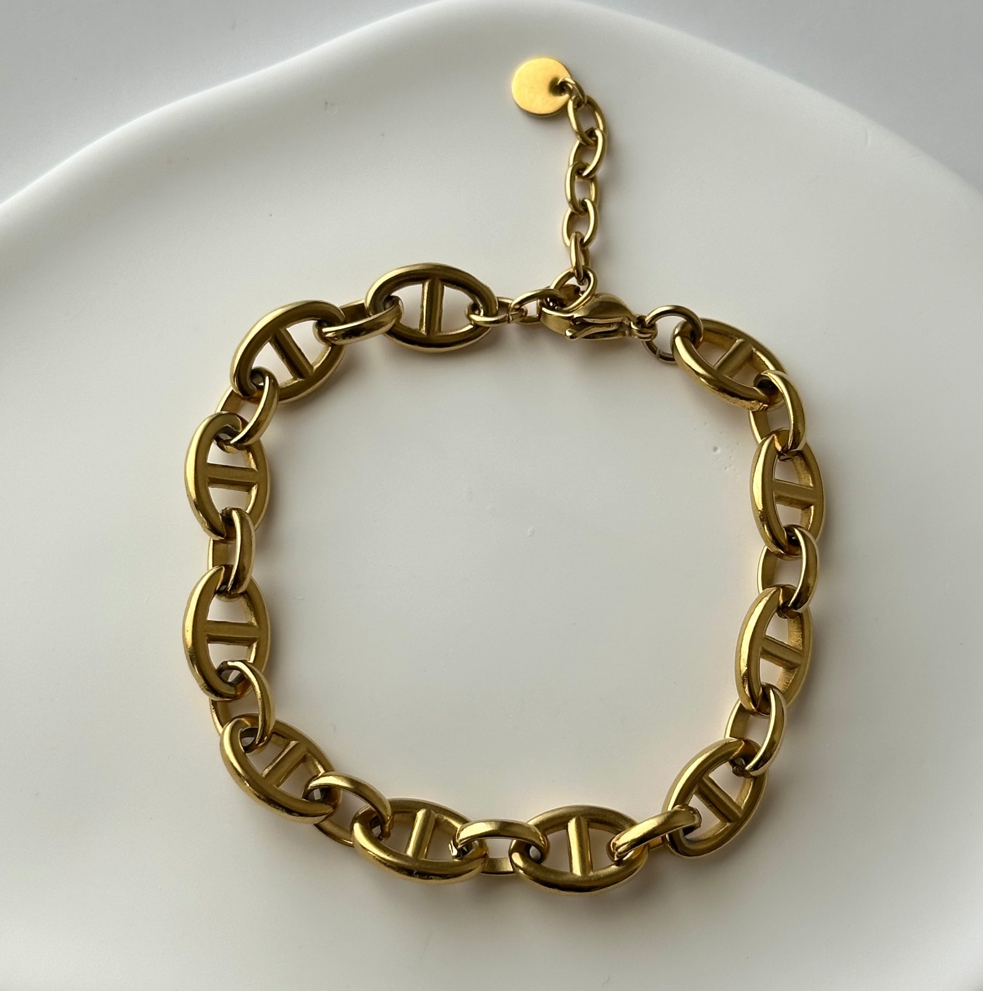 Bracelet Thaly doré en acier inoxydable – maille marine élégante – bijou résistant à l'eau – Monalya