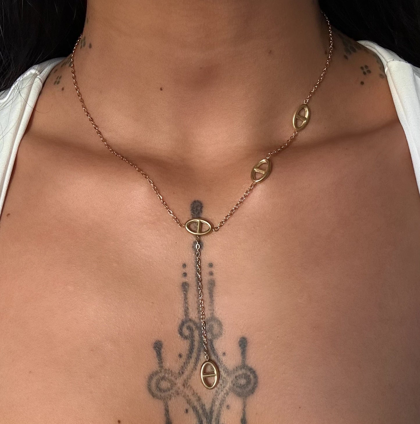 Collier Iris doré en maille marine en acier inoxydable porté - collier Y élégant – Monalya