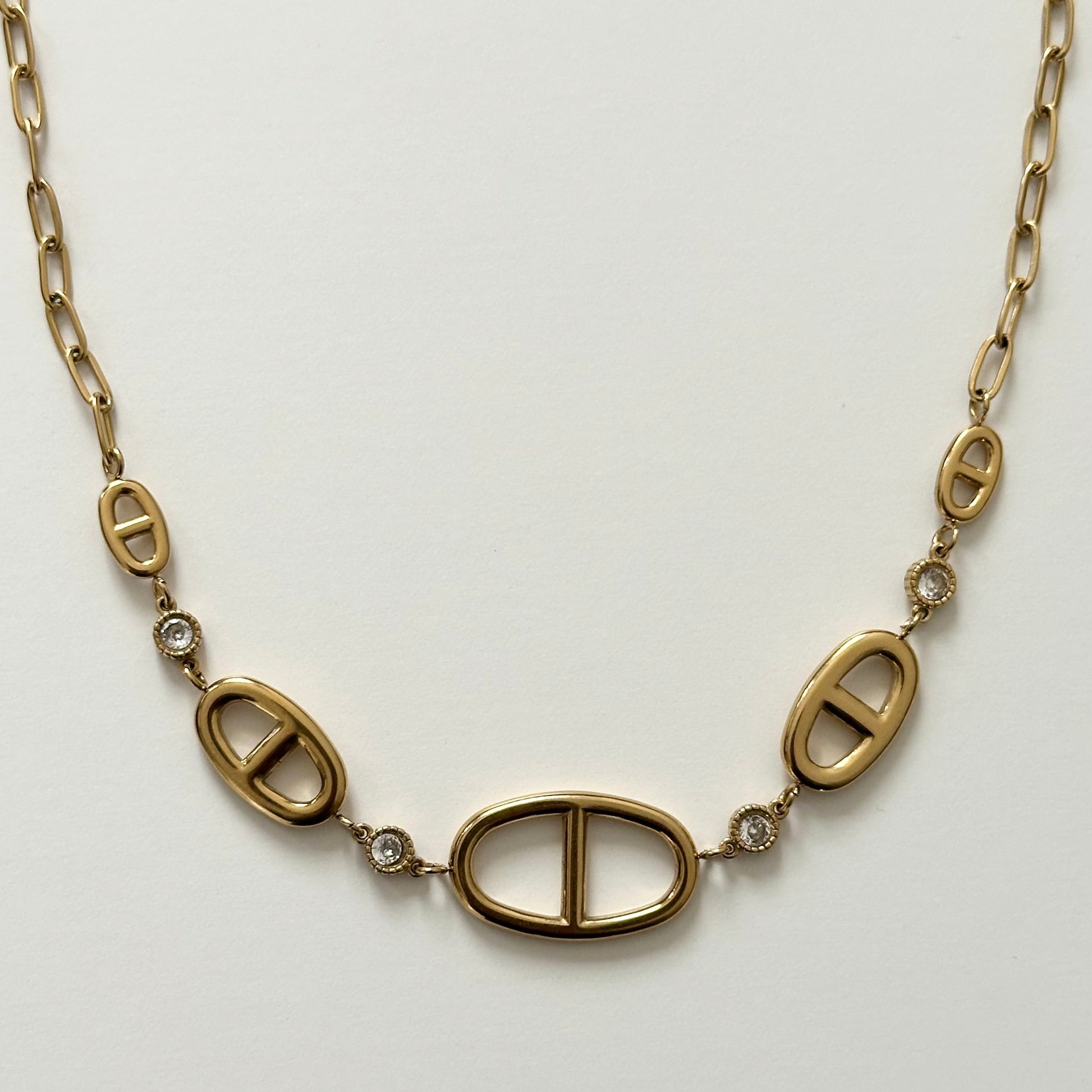 Collier Torvi ras de cou doré en maille marine avec zircons en acier inoxydable – Monalya
