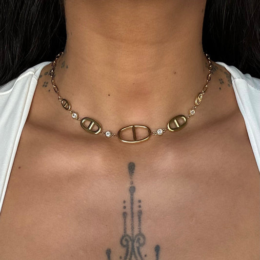 Collier Torvi ras de cou doré en maille marine avec zircons en acier inoxydable porté – Monalya